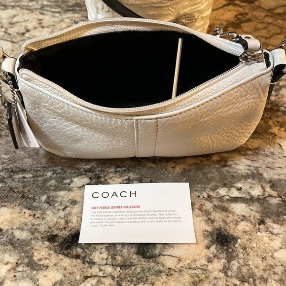 NWT Coach Pebble Leather Wristlet/ Mini Bag - Picture 4 of 6